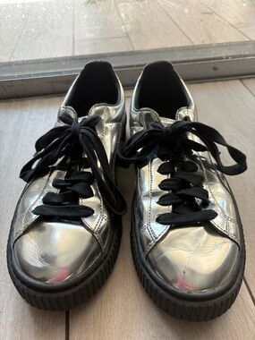 Puma platform Silver Metallic Lace-Up Sneakers with Black Laces (women’s 8.5)